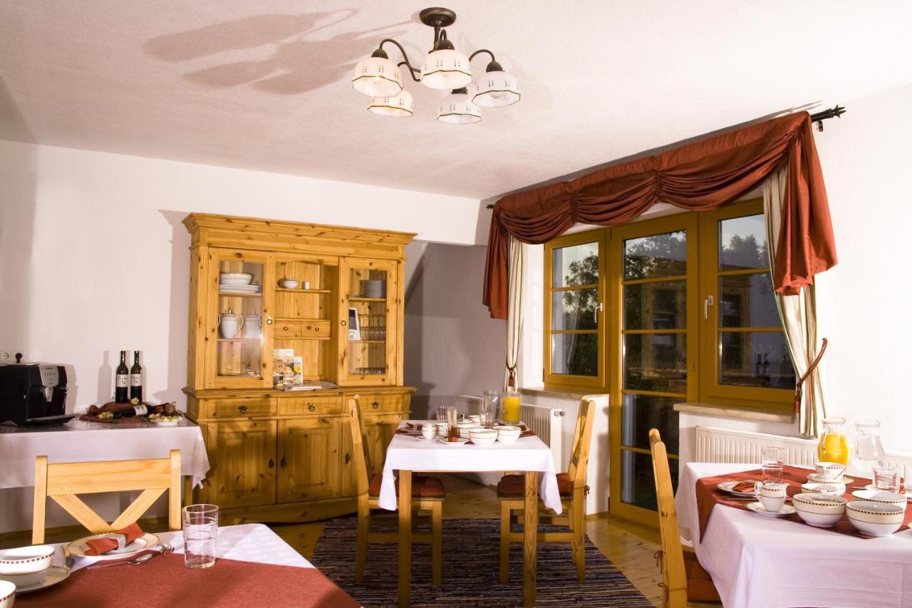 Fruehstueckspension Kleinschuster Burgau Room photo
